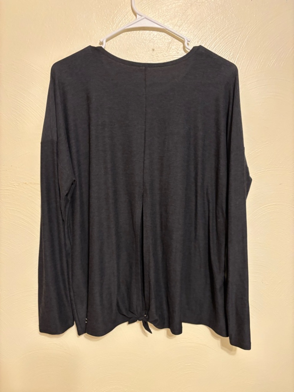 Beyond Yoga Black Long Sleeve Tie Back Top XL Made USA Athleisure - Picture 8 of 9